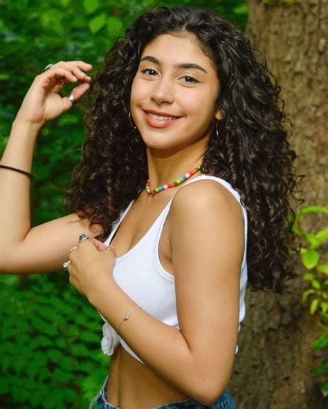 isabella ferreira .